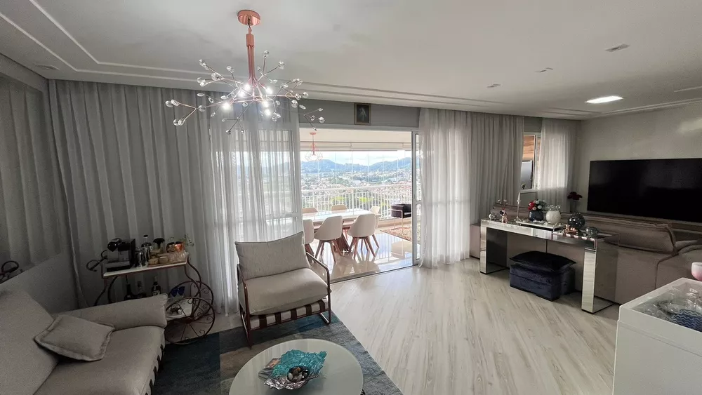 Apartamento à venda com 3 quartos, 131m² - Foto 4