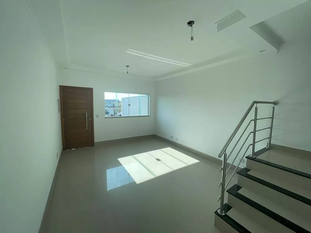 Sobrado à venda com 2 quartos, 120m² - Foto 2