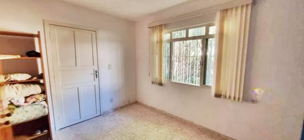 Casa à venda com 5 quartos, 200m² - Foto 4