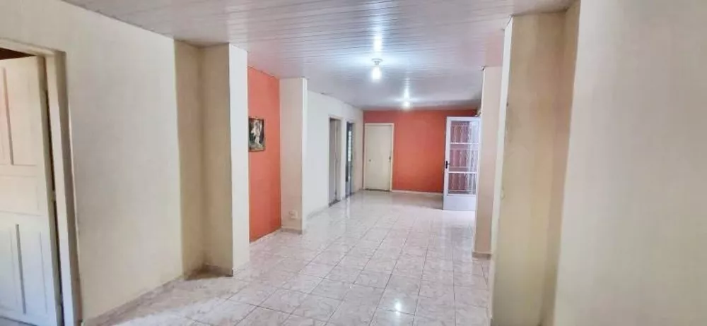 Casa à venda com 5 quartos, 200m² - Foto 2