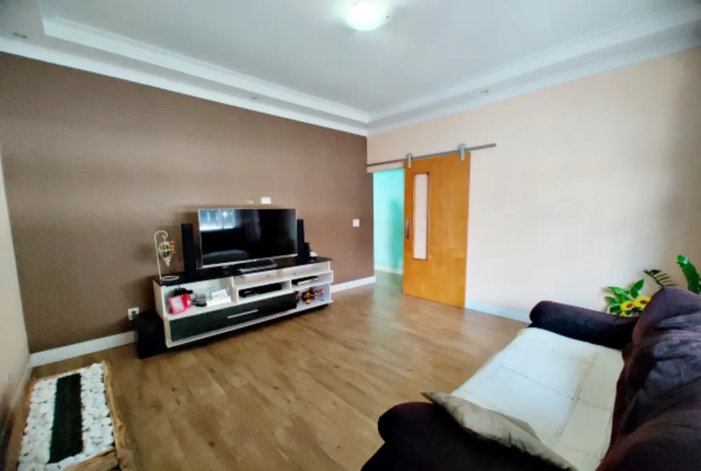 Casa, 6 quartos, 180 m² - Foto 1