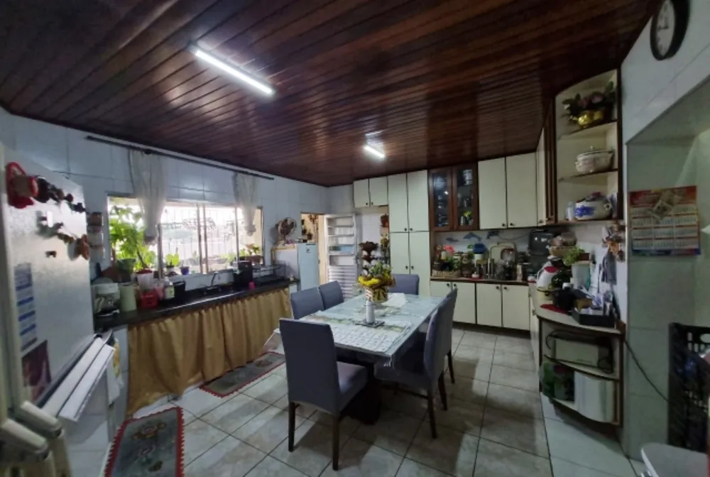 Casa, 5 quartos, 240 m² - Foto 1