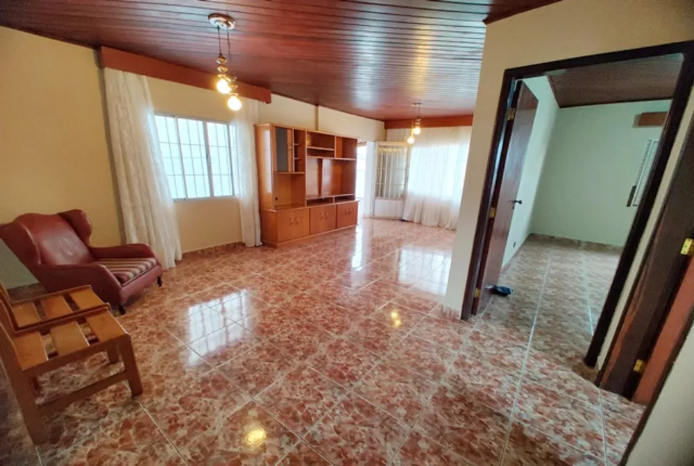 Casa à venda com 4 quartos, 120m² - Foto 1