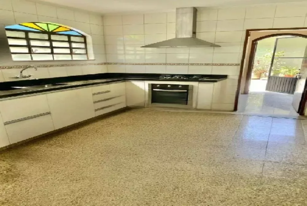 Sobrado à venda com 4 quartos, 300m² - Foto 4