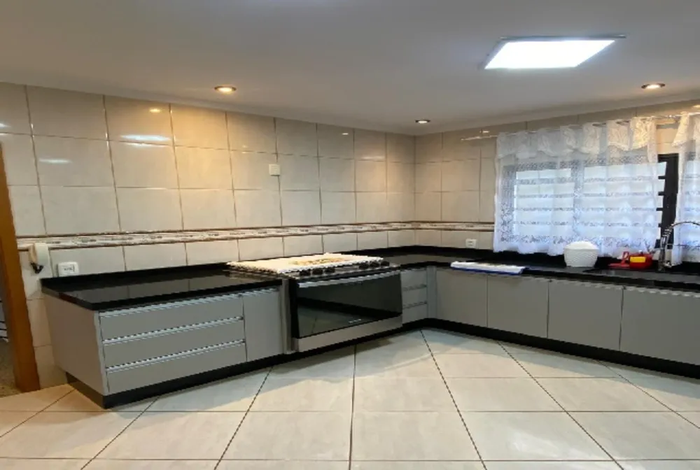 Casa, 3 quartos, 221 m² - Foto 2