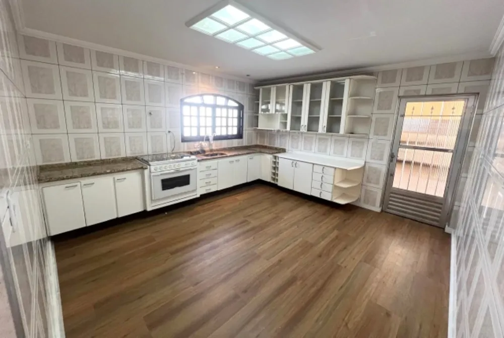 Casa, 3 quartos, 338 m² - Foto 1