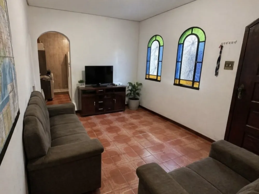 Casa, 6 quartos, 220 m² - Foto 1
