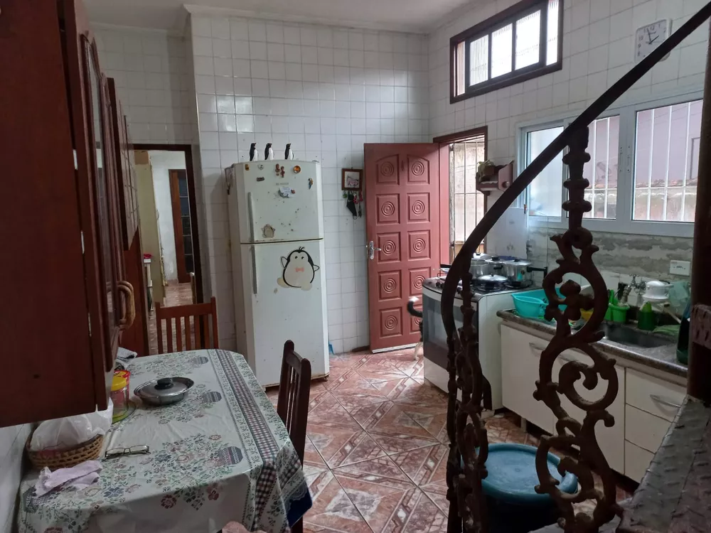 Sobrado à venda com 3 quartos, 219m² - Foto 2