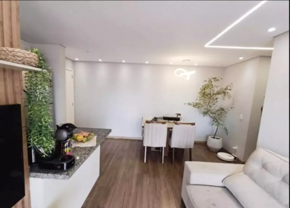 Apartamento à venda com 3 quartos, 74m² - Foto 2