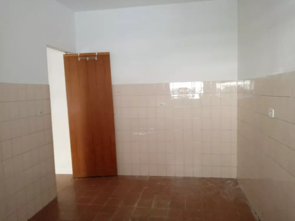 Casa à venda com 9 quartos, 260m² - Foto 1