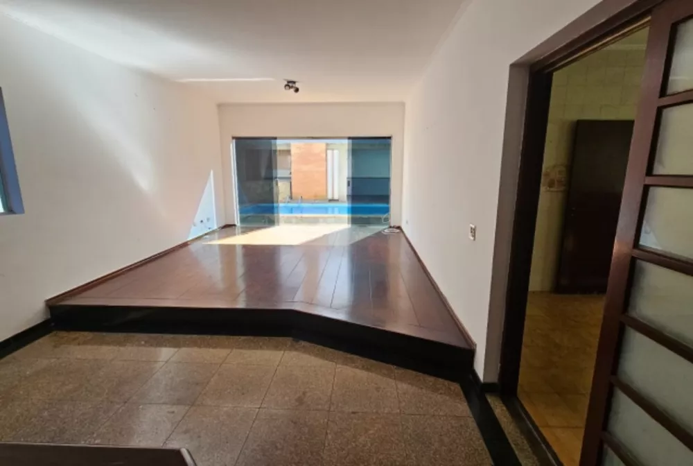 Sobrado à venda com 3 quartos, 250m² - Foto 1