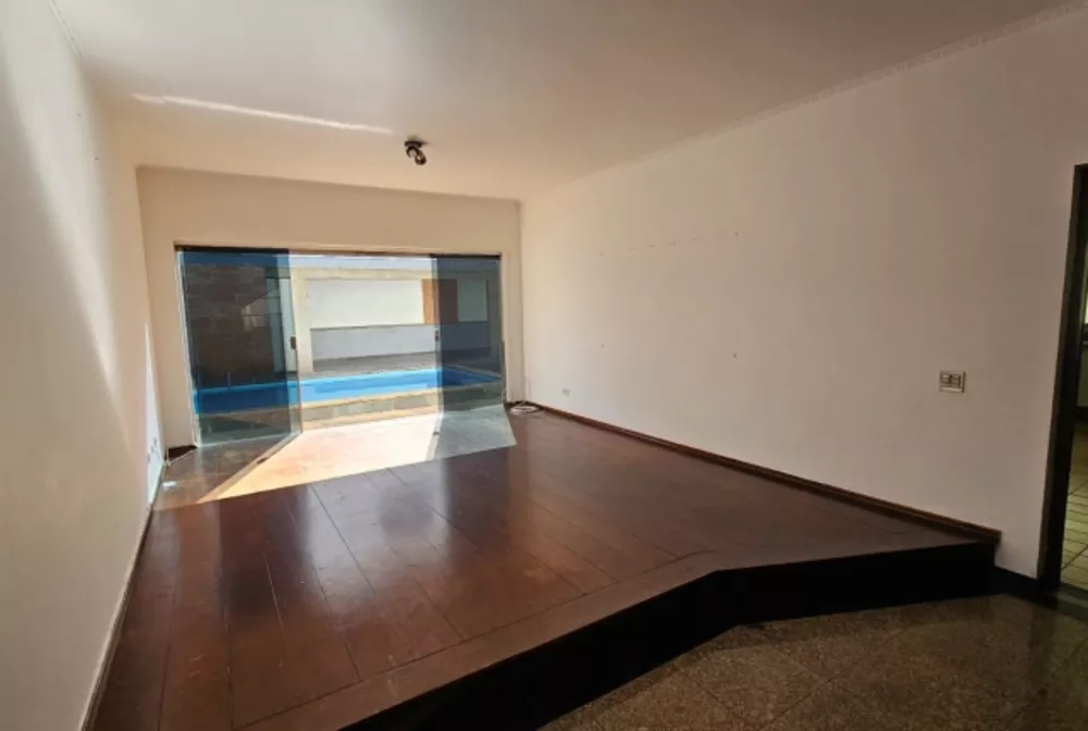 Sobrado à venda com 3 quartos, 250m² - Foto 2