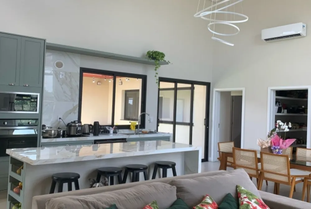 Casa, 6 quartos, 177 m² - Foto 1