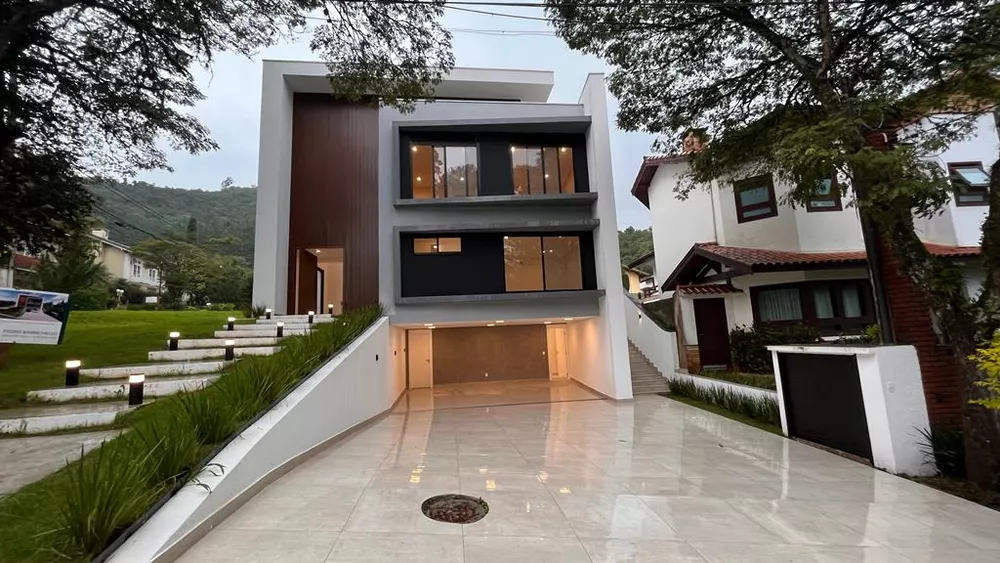 Sobrado à venda com 5 quartos, 430m² - Foto 2