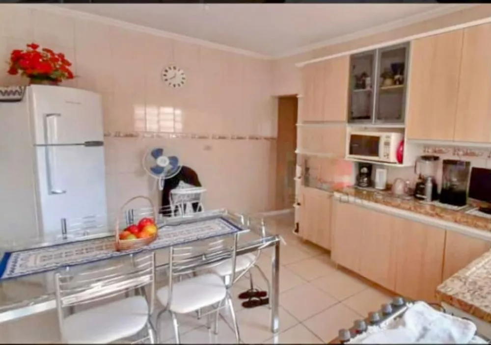 Sobrado à venda com 2 quartos, 250m² - Foto 2