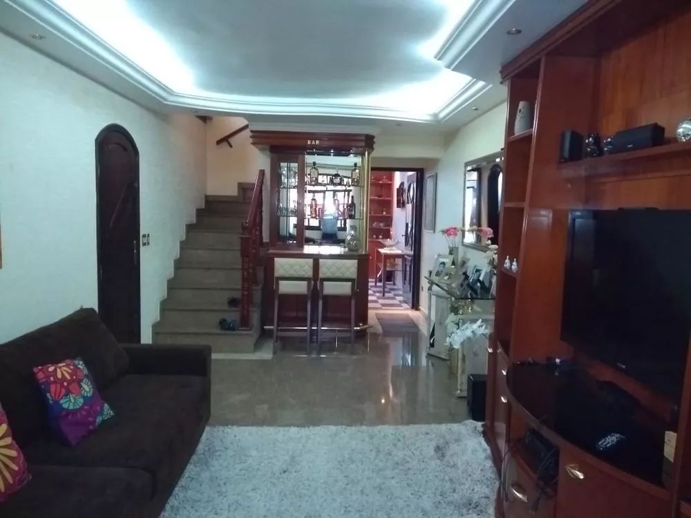 Sobrado à venda com 3 quartos, 240m² - Foto 1