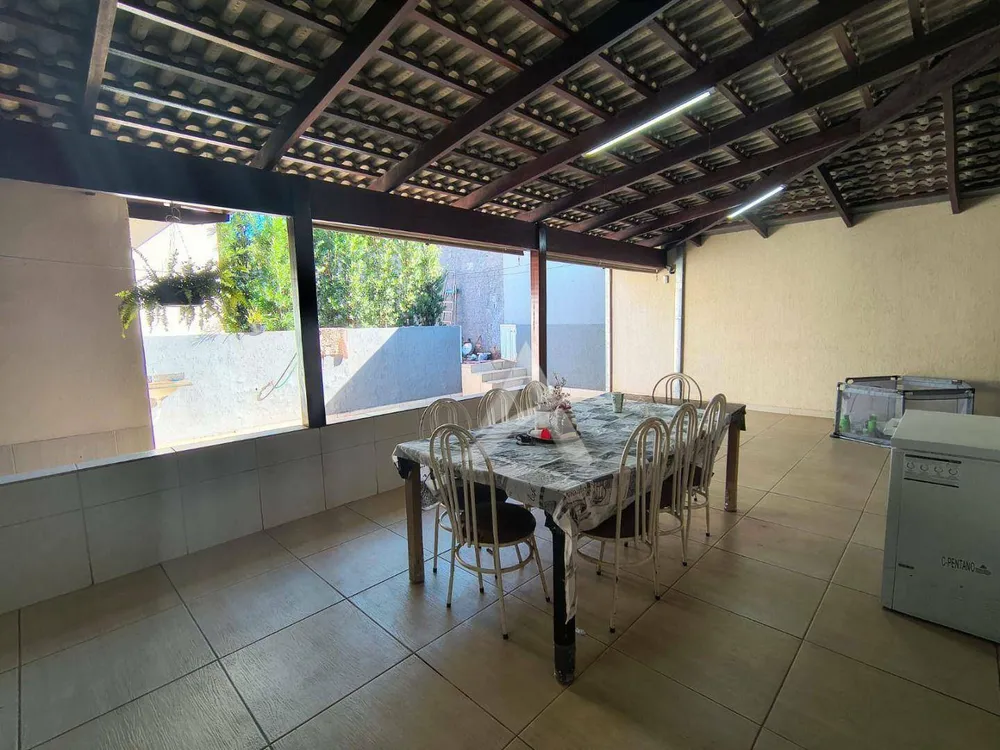 Casa, 3 quartos, 220 m² - Foto 1