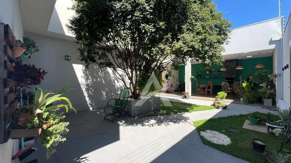 Casa, 3 quartos, 243 m² - Foto 1