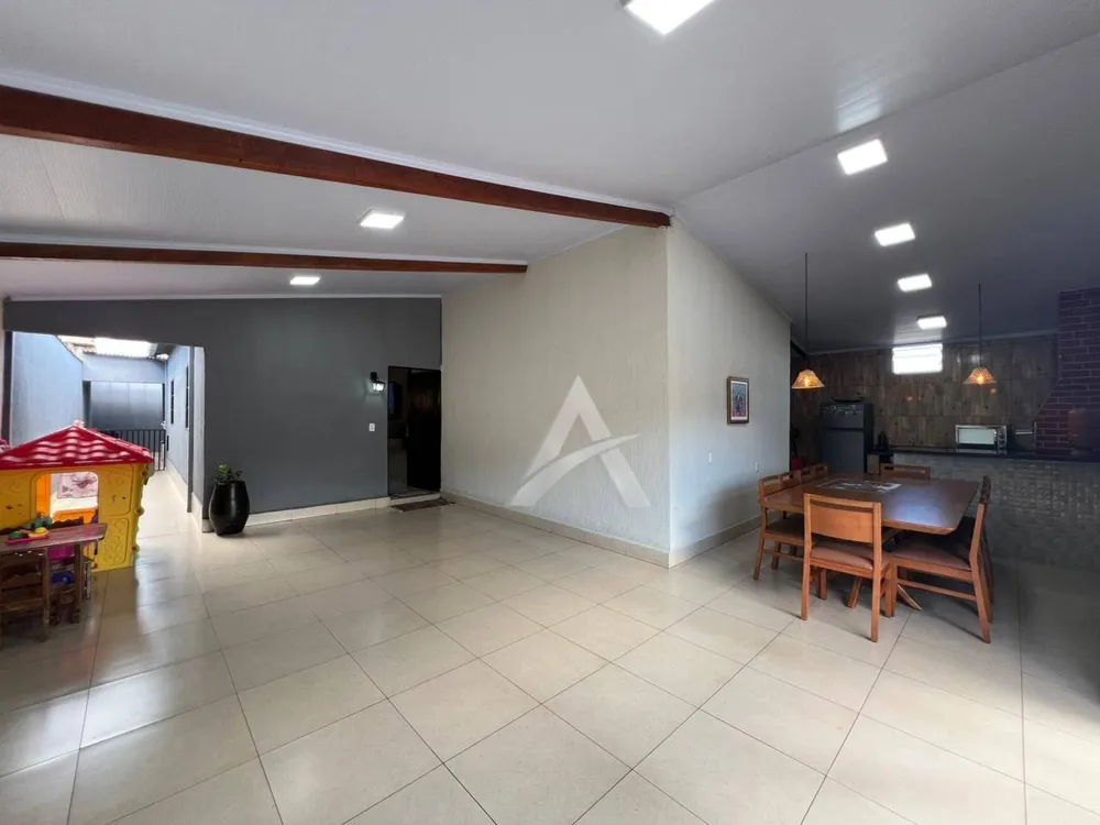 Casa, 3 quartos, 174 m² - Foto 1