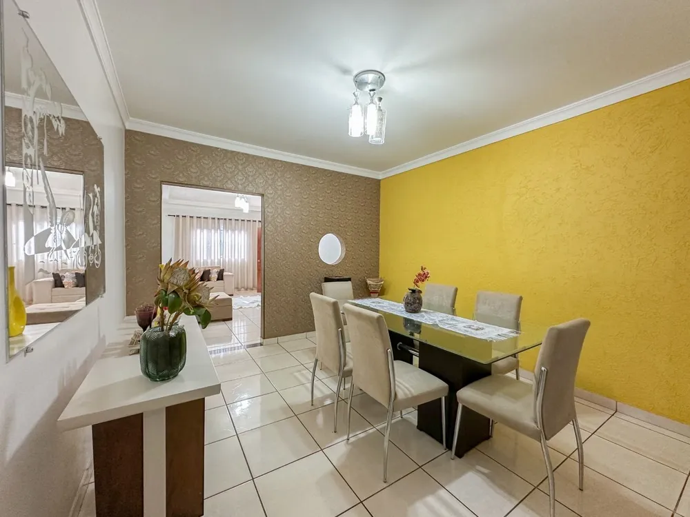 Casa, 3 quartos, 256 m² - Foto 2