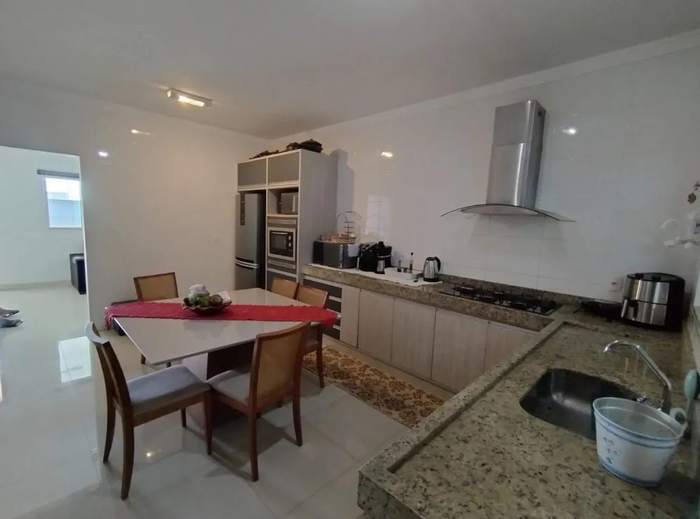 Casa, 3 quartos, 200 m² - Foto 4
