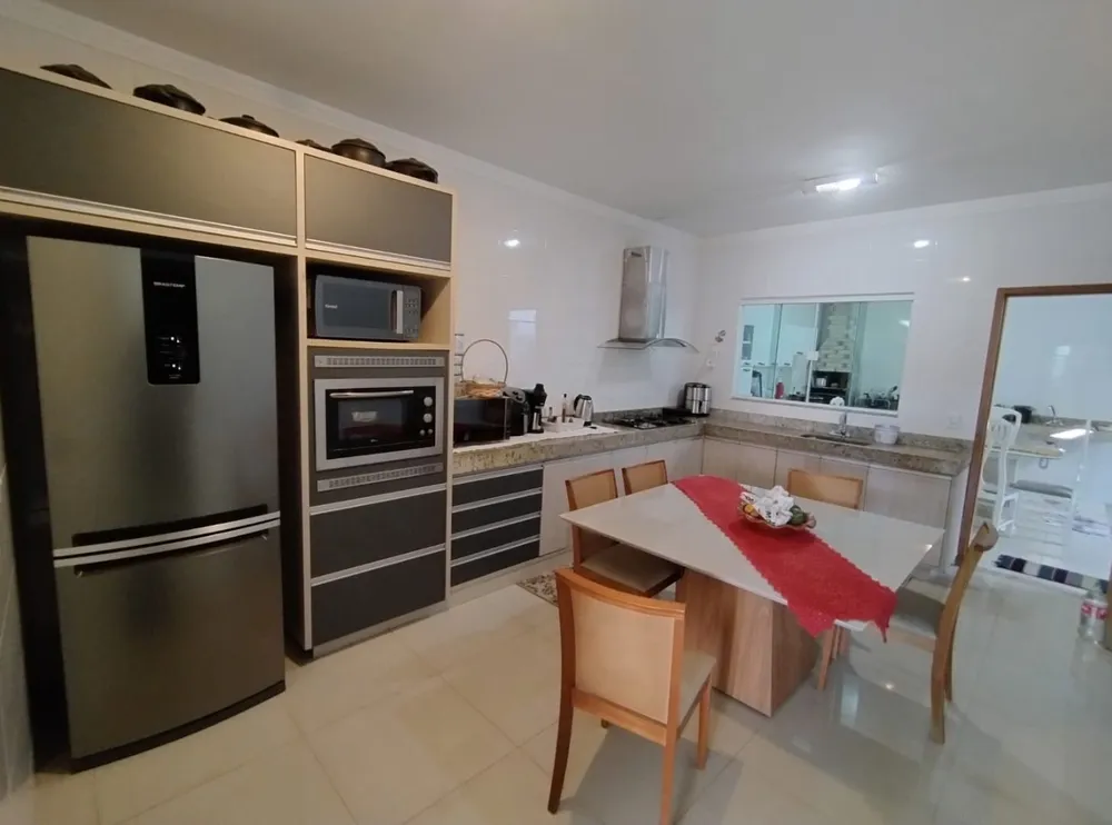 Casa, 3 quartos, 200 m² - Foto 1