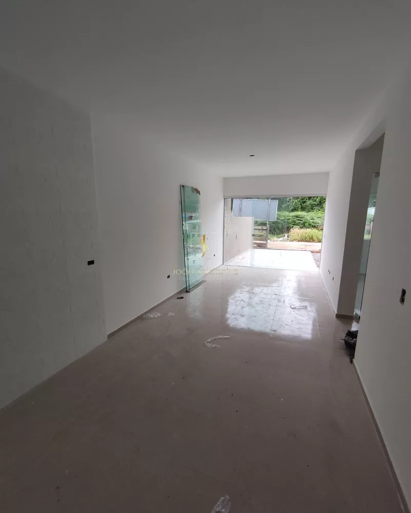 Casa à venda com 3 quartos, 71m² - Foto 2