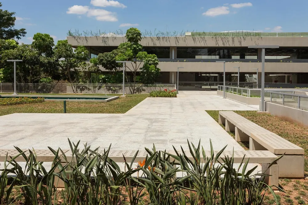 Prédio Inteiro, 6551 m² - Foto 1