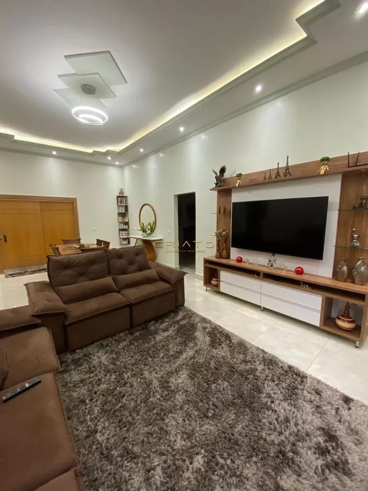 Sobrado à venda com 3 quartos, 290m² - Foto 1