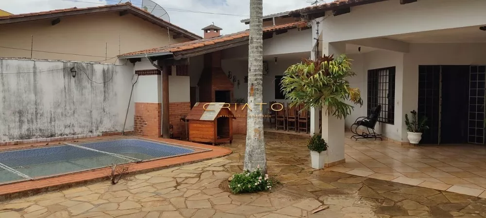 Casa à venda com 4 quartos, 237m² - Foto 1