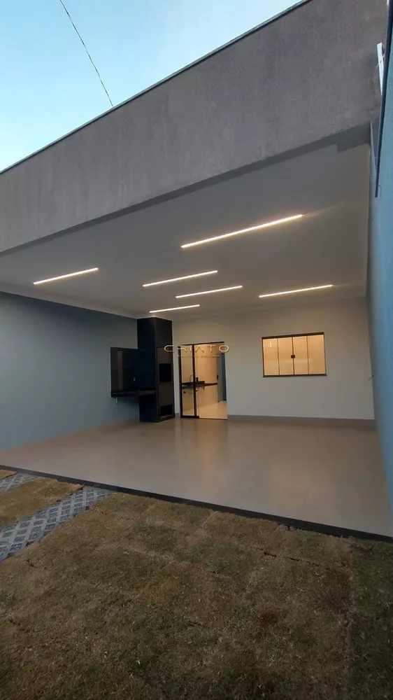 Casa à venda com 3 quartos, 105m² - Foto 1