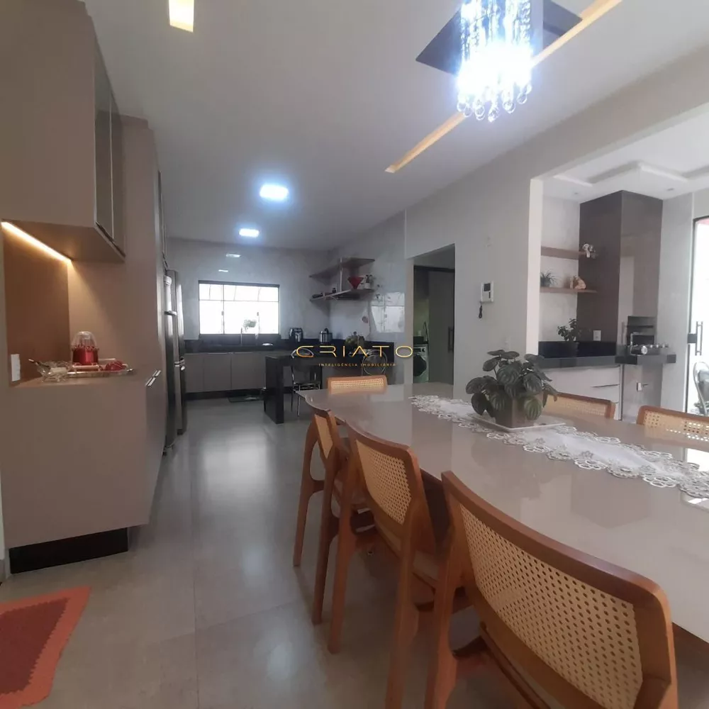 Casa à venda com 3 quartos, 175m² - Foto 1