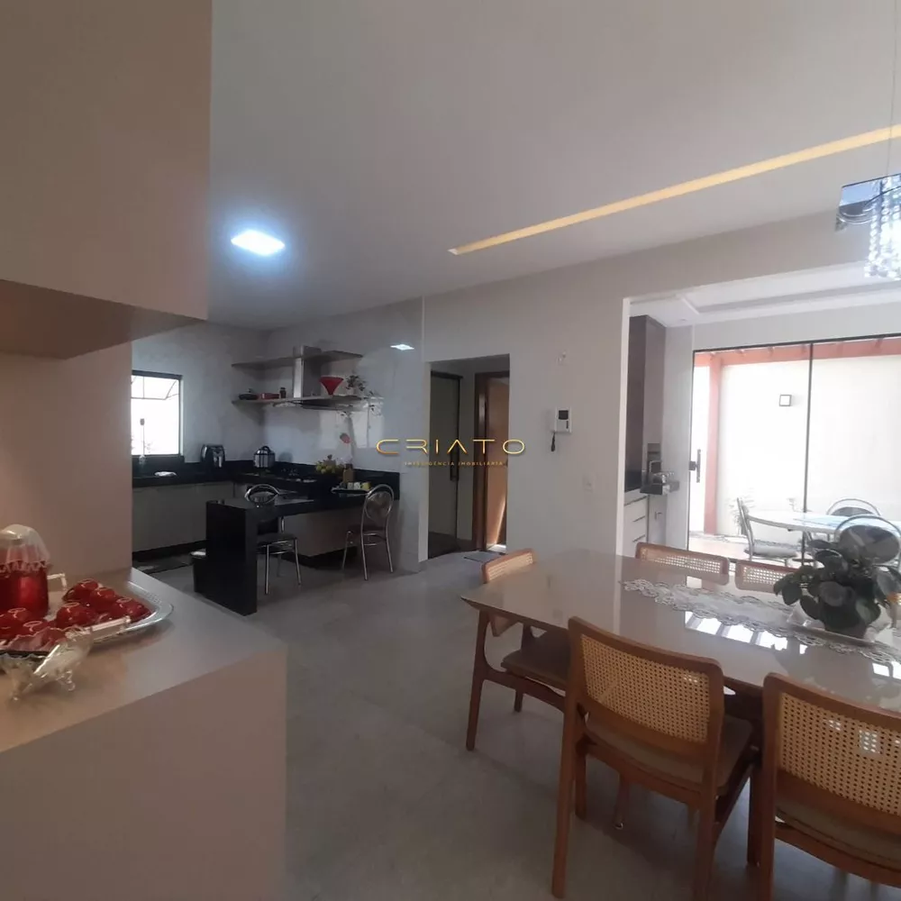 Casa à venda com 3 quartos, 175m² - Foto 2