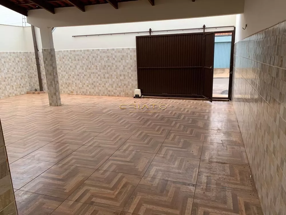 Casa à venda com 3 quartos, 150m² - Foto 1