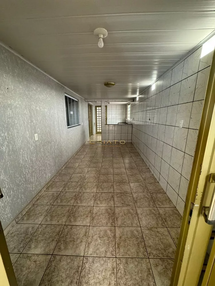 Casa à venda com 4 quartos, 180m² - Foto 4