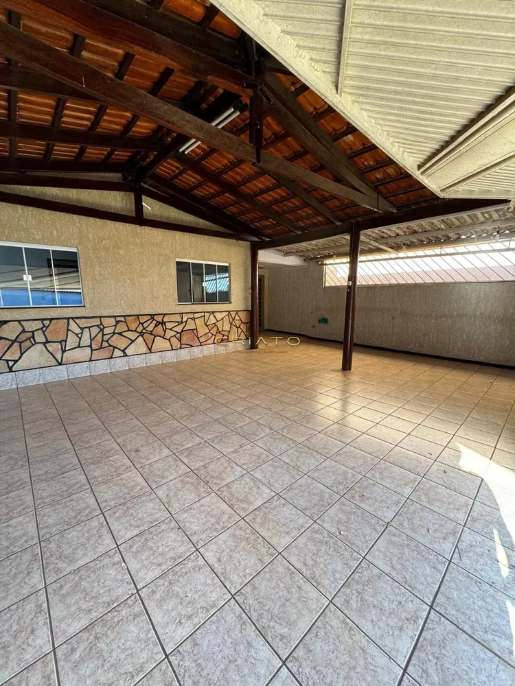 Casa à venda com 4 quartos, 180m² - Foto 2