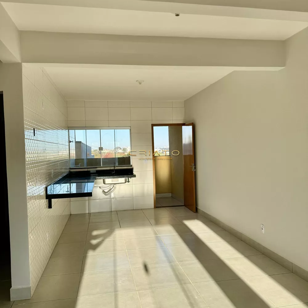 Casa à venda com 3 quartos, 98m² - Foto 1