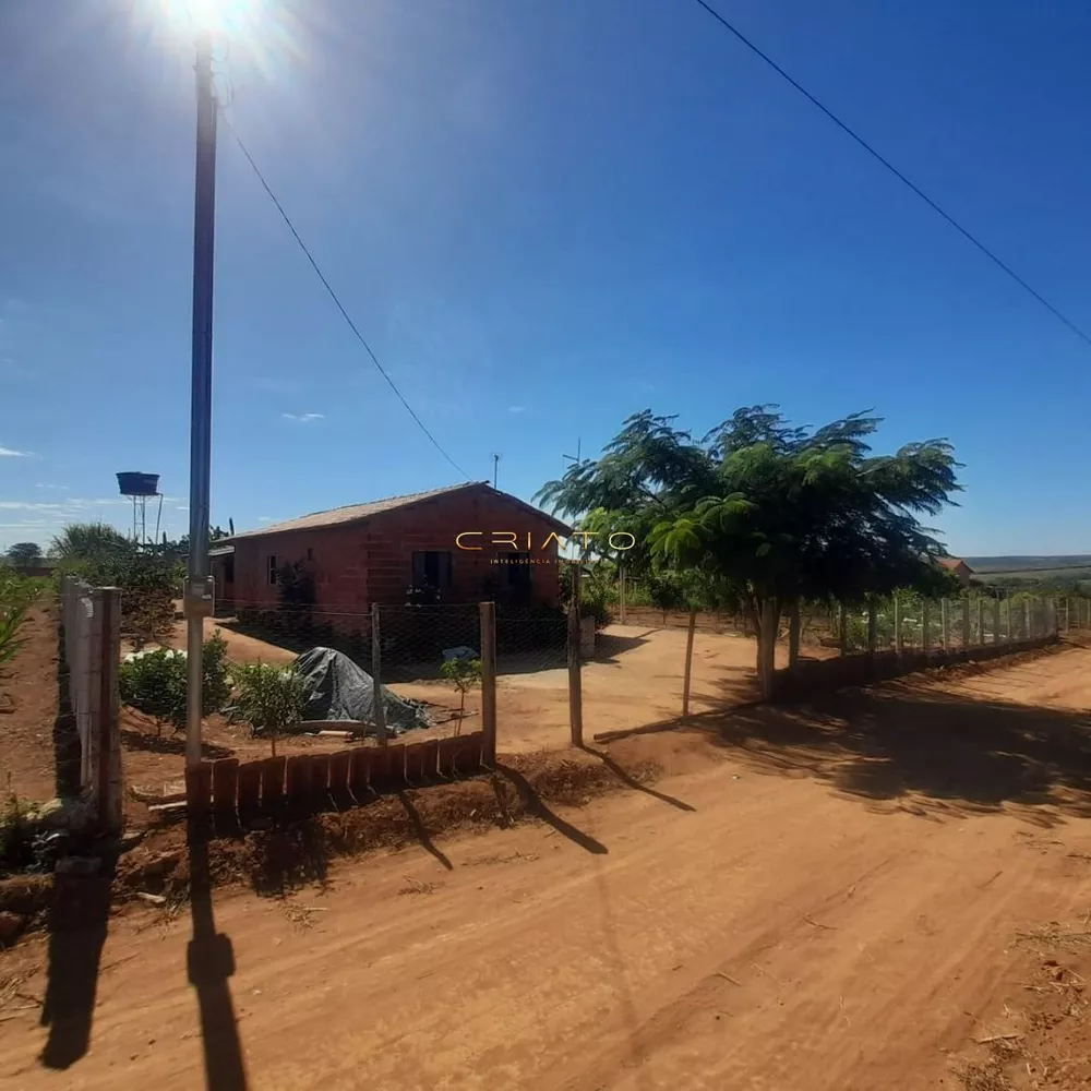 Fazenda à venda com 3 quartos, 100m² - Foto 1