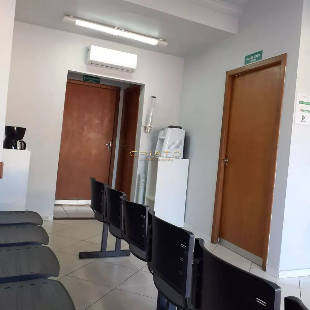 Sobrado à venda com 3 quartos, 230m² - Foto 1