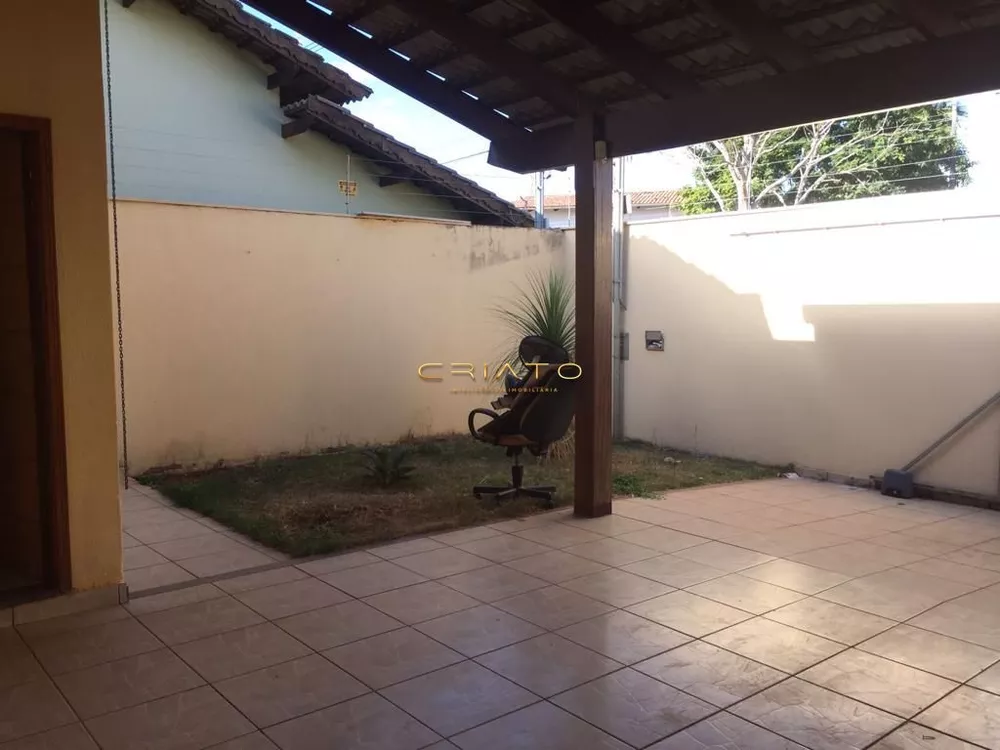 Casa à venda com 2 quartos, 200m² - Foto 2