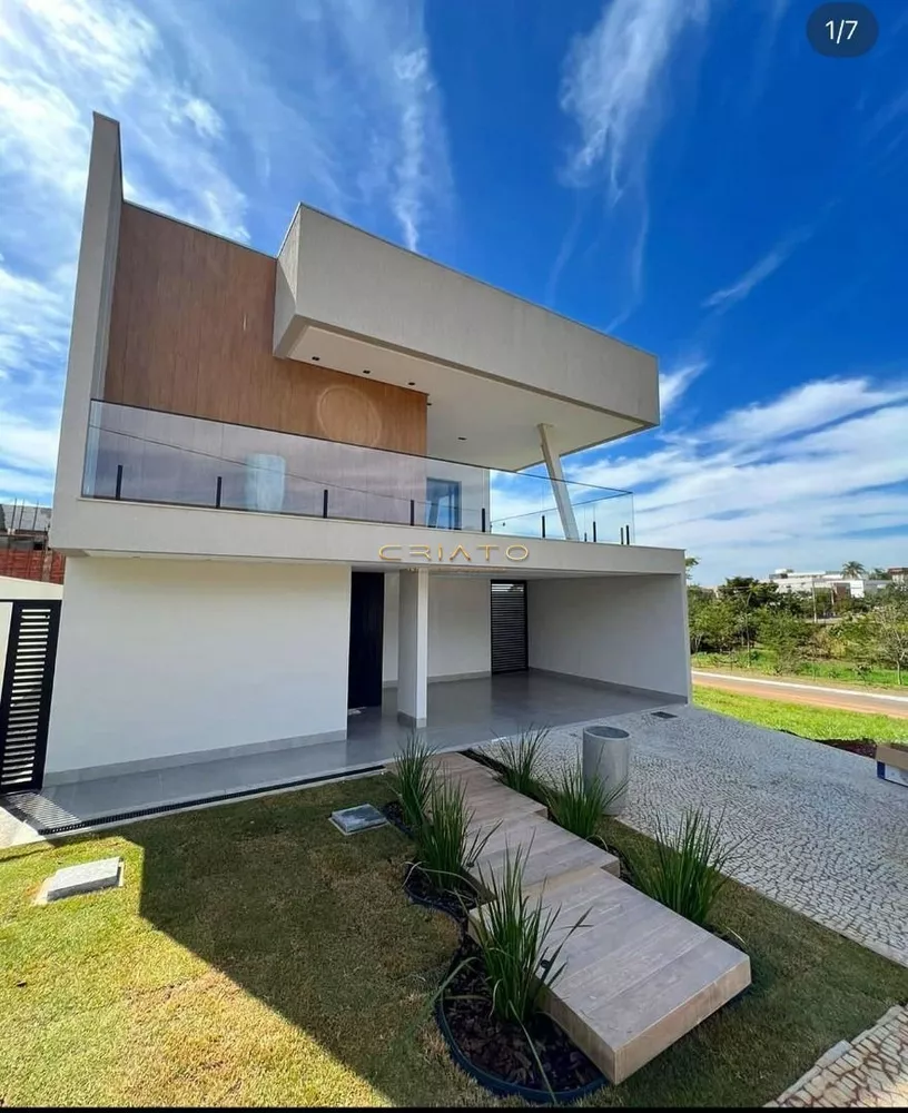 Casa à venda com 3 quartos, 269m² - Foto 1