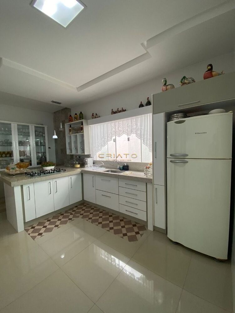 Casa à venda com 3 quartos, 245m² - Foto 10