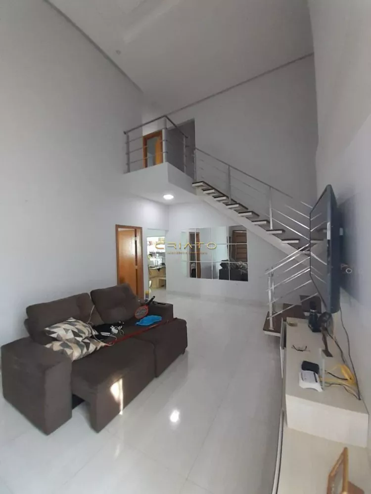 Sobrado à venda com 3 quartos, 243m² - Foto 2