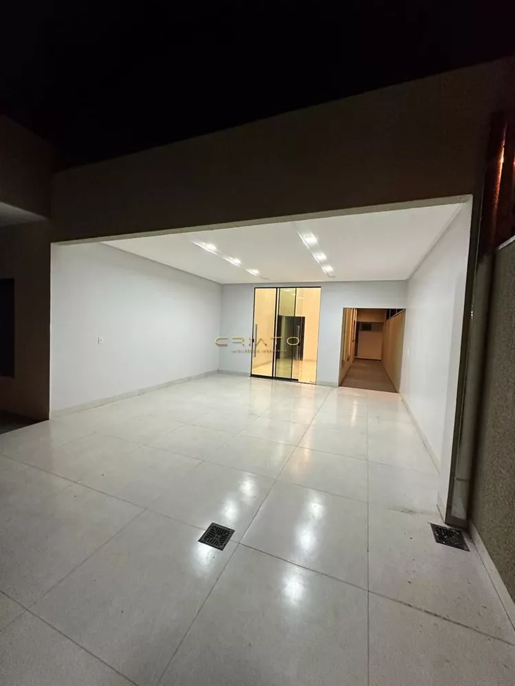 Casa à venda com 3 quartos, 136m² - Foto 1