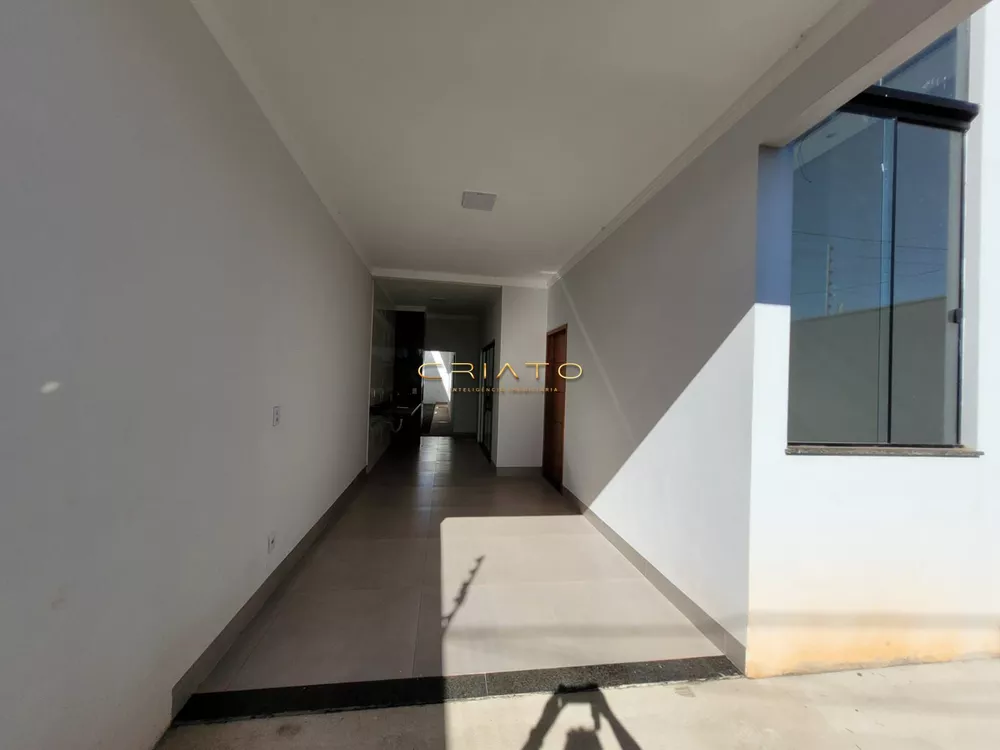 Casa à venda com 3 quartos, 105m² - Foto 2