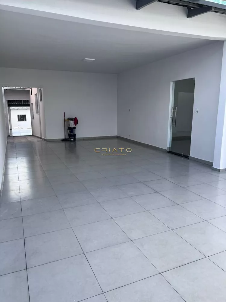 Casa à venda com 4 quartos, 200m² - Foto 2