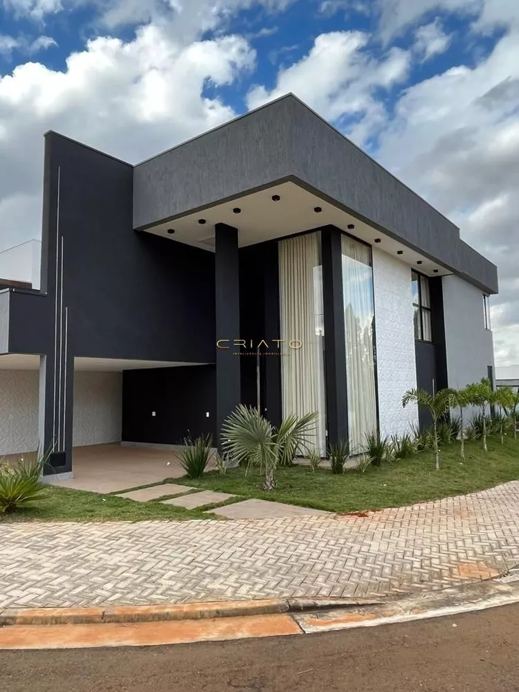 Casa à venda com 4 quartos, 216m² - Foto 1