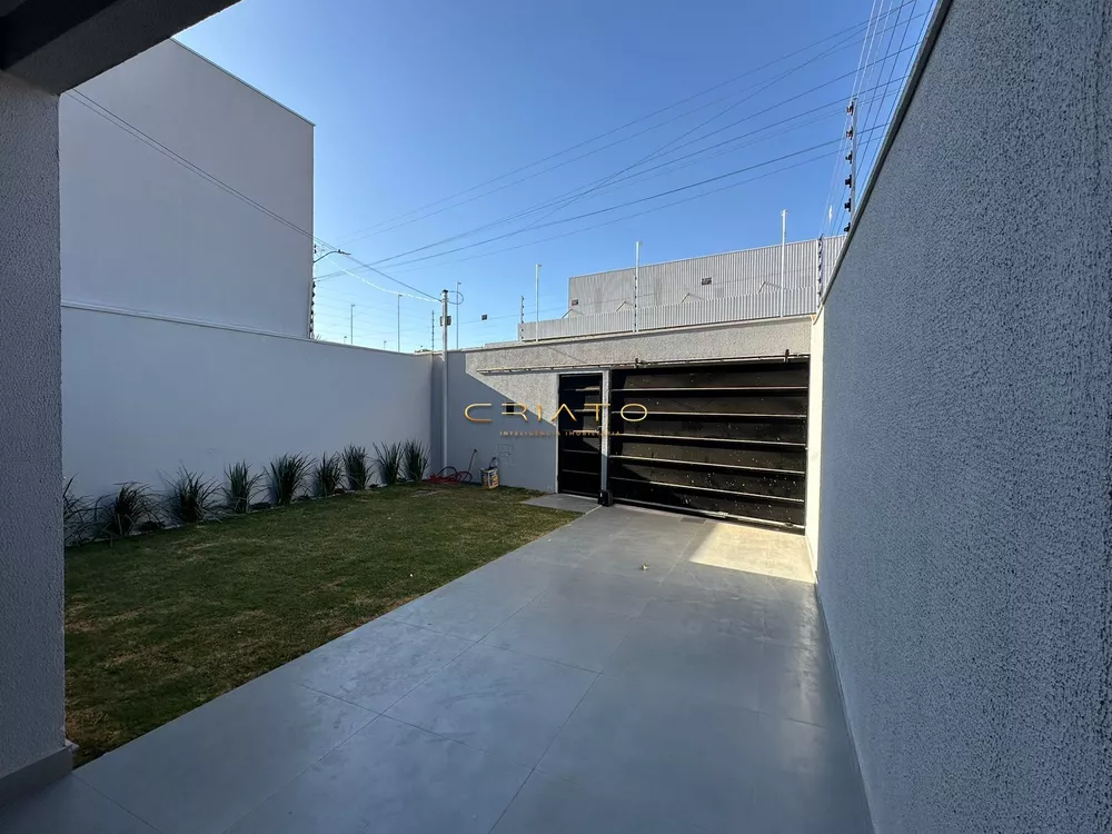 Casa à venda com 3 quartos, 105m² - Foto 1