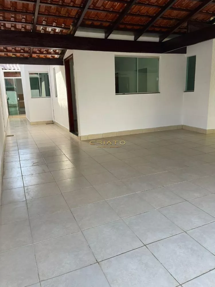 Casa à venda com 3 quartos, 130m² - Foto 1