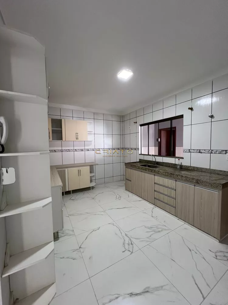 Casa à venda com 3 quartos, 100m² - Foto 2